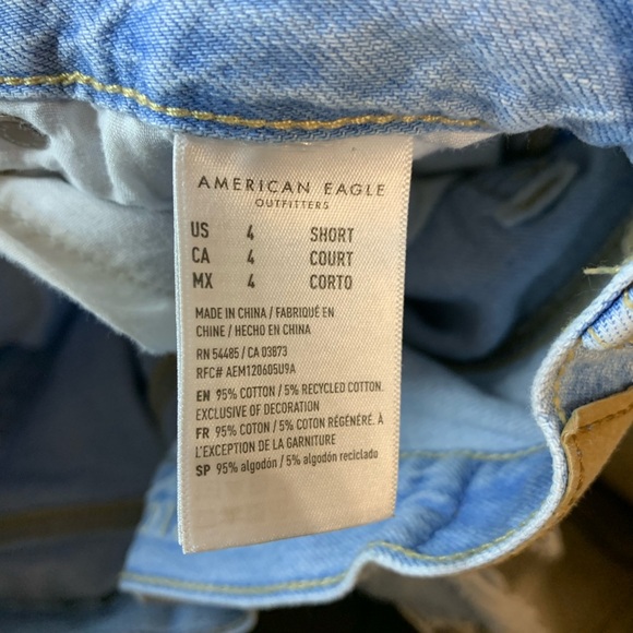 Women’s American Eagle Mom Straight Jean size 4 short - Picture 7 of 7